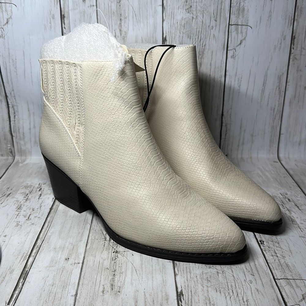 a.n.a Women‎ Cream Anaconda Faux Snake Skin Ankle Boots Block Heel 9.5 M NEW
